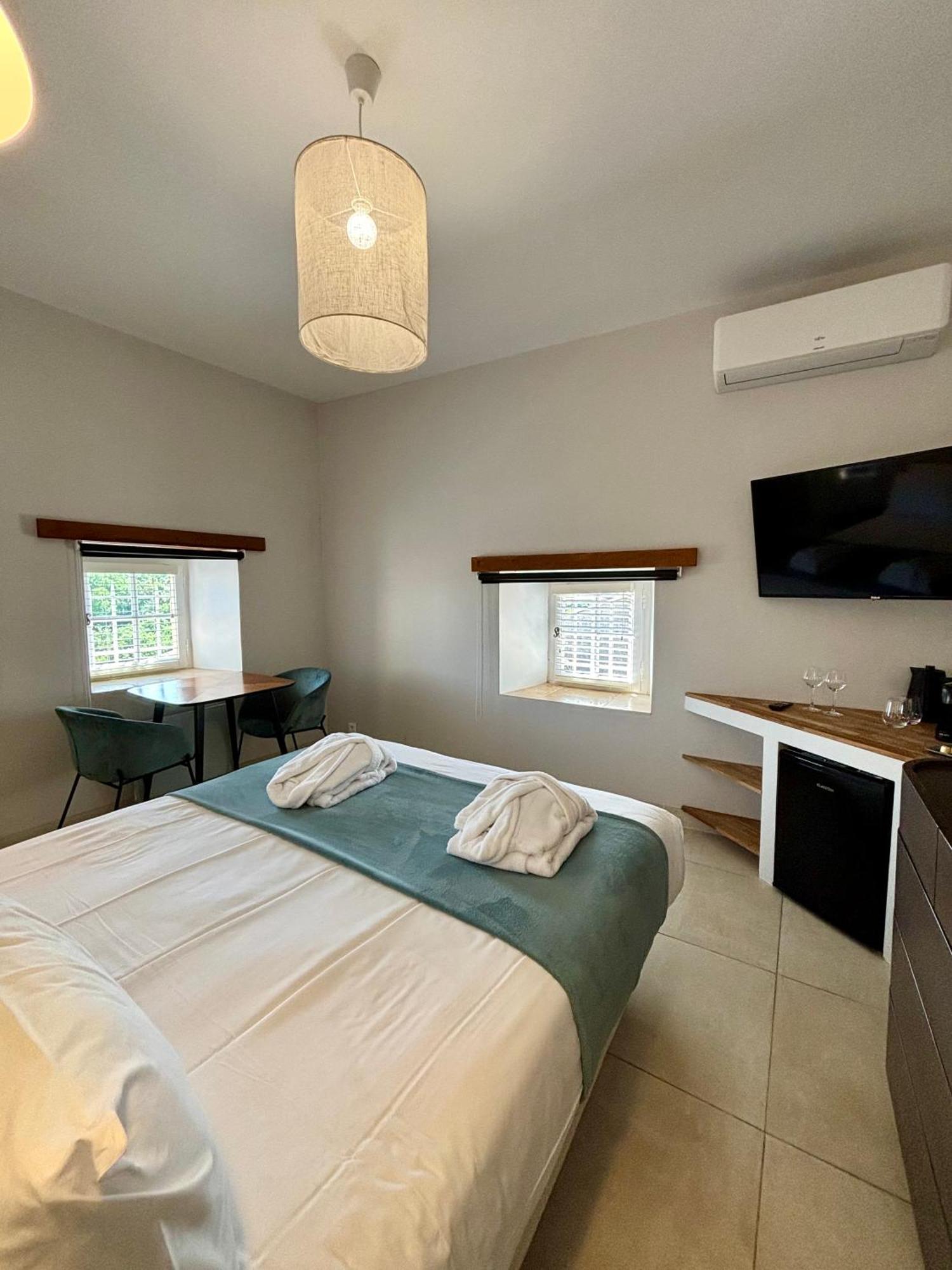La Maison Des Vendangeurs - Table D'Hotes Le Soir Du Jeudi Au Dimanche- Jacuzzi - Balneo Spa - Acces Piscine Pour Toutes Les Chambres Sauf Studio Coquet- Piscine De Mai A Mi-Octobre Martignargues Екстериор снимка