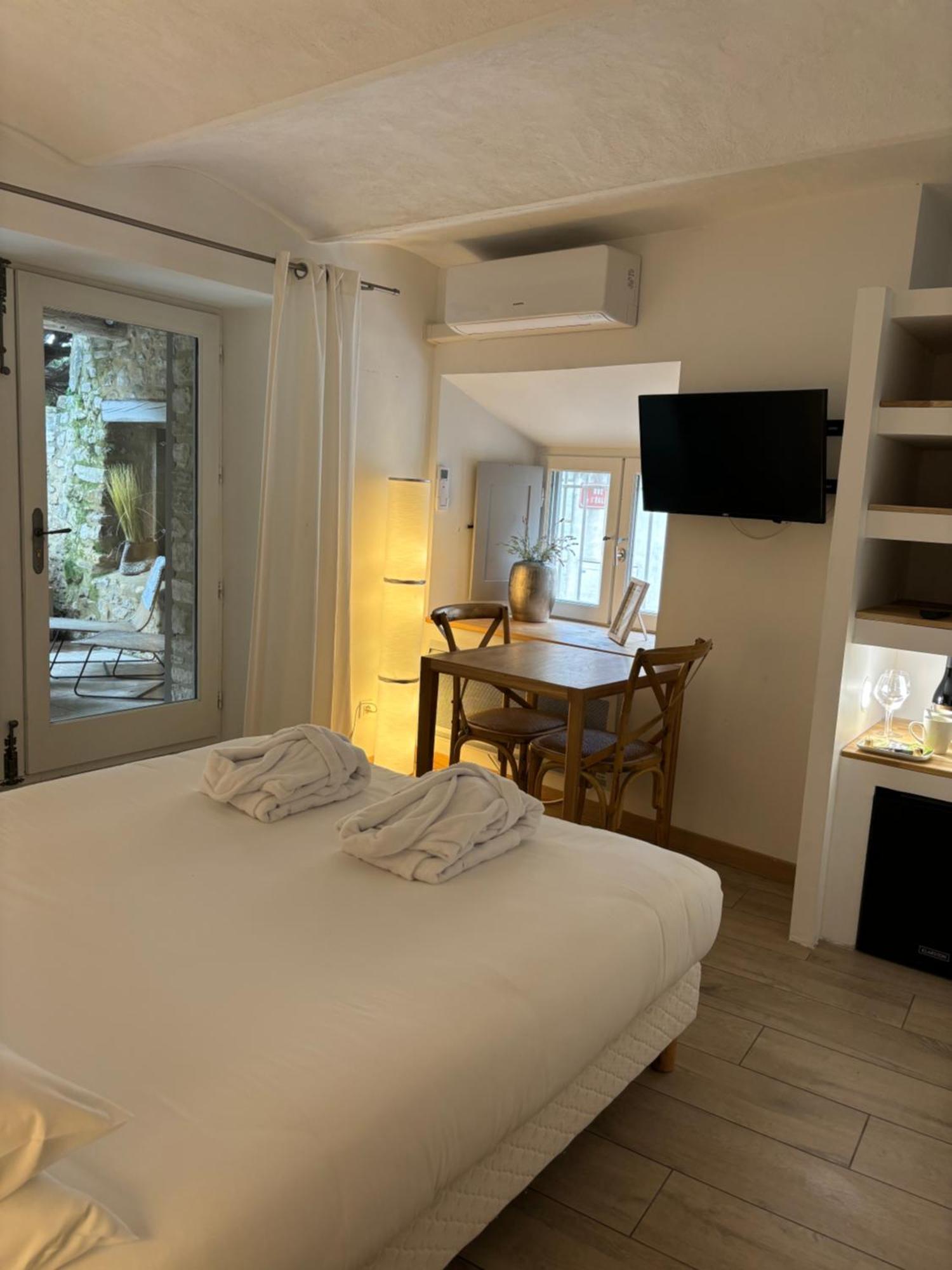La Maison Des Vendangeurs - Table D'Hotes Le Soir Du Jeudi Au Dimanche- Jacuzzi - Balneo Spa - Acces Piscine Pour Toutes Les Chambres Sauf Studio Coquet- Piscine De Mai A Mi-Octobre Martignargues Екстериор снимка
