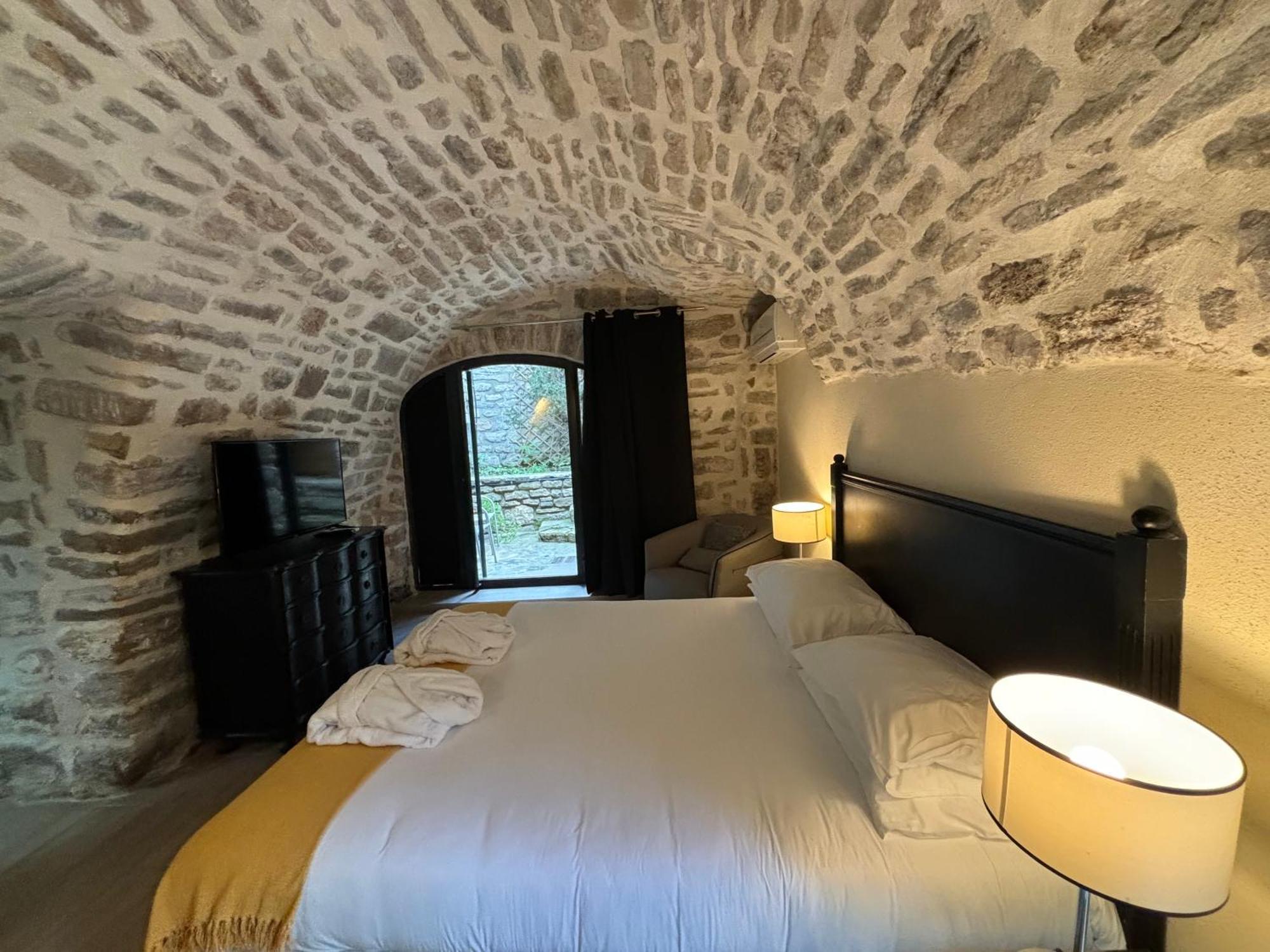 La Maison Des Vendangeurs - Table D'Hotes Le Soir Du Jeudi Au Dimanche- Jacuzzi - Balneo Spa - Acces Piscine Pour Toutes Les Chambres Sauf Studio Coquet- Piscine De Mai A Mi-Octobre Martignargues Екстериор снимка